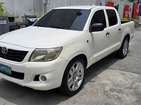 2013 Toyota hilux j